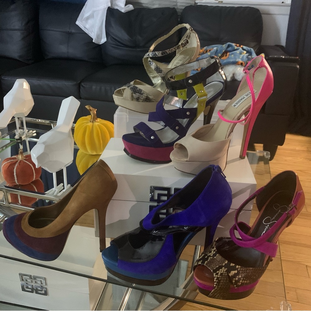 Selling heels 10 dollars each two pair of boots 15 each size6.5